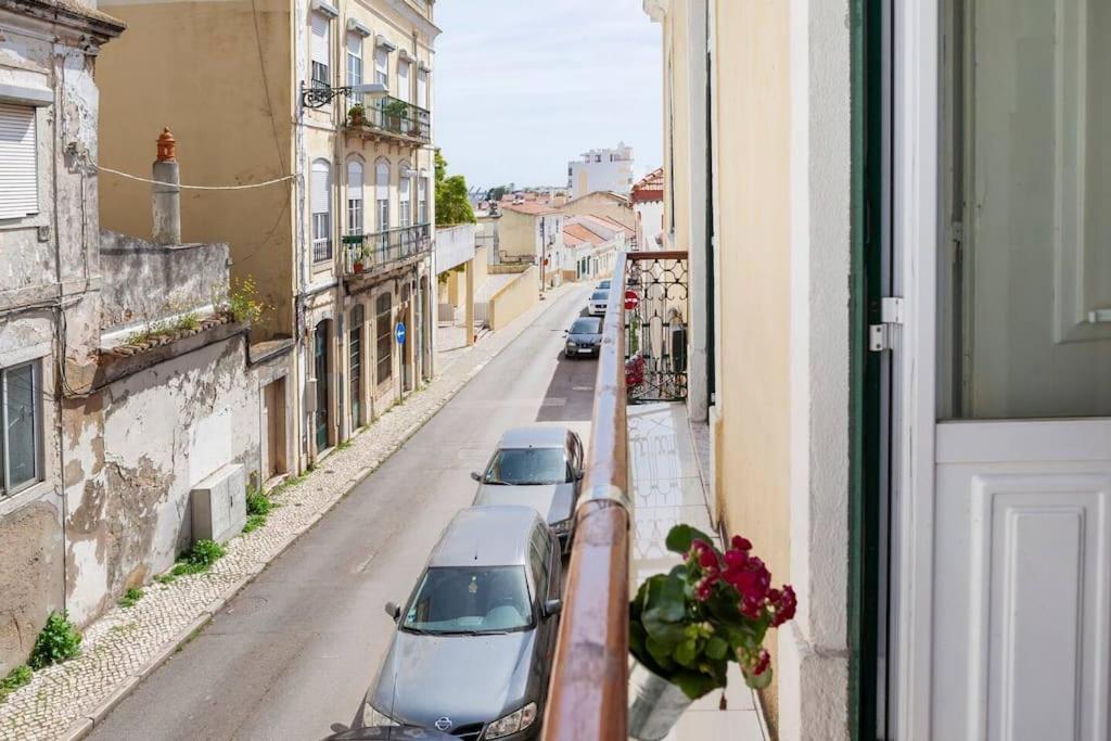 2 Avec Terrasse Apartment Lissabon