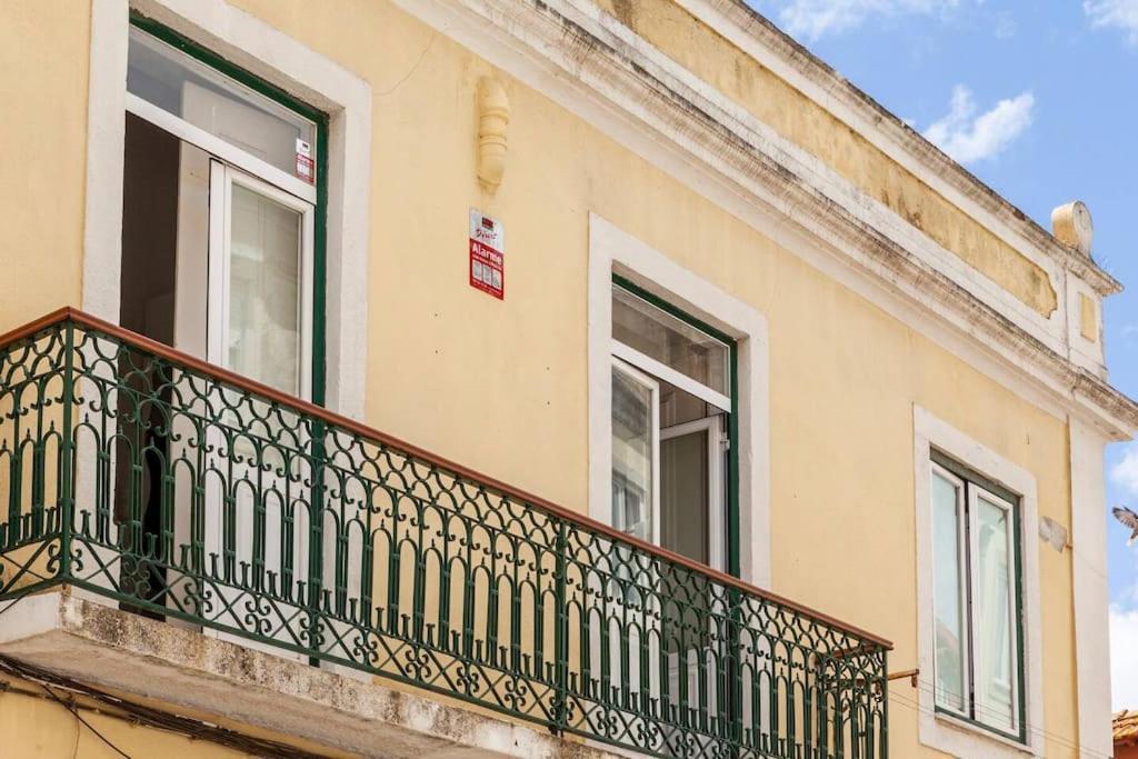 2 Avec Terrasse Apartment Lissabon