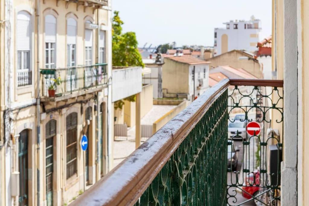 2 Avec Terrasse Apartment Lissabon